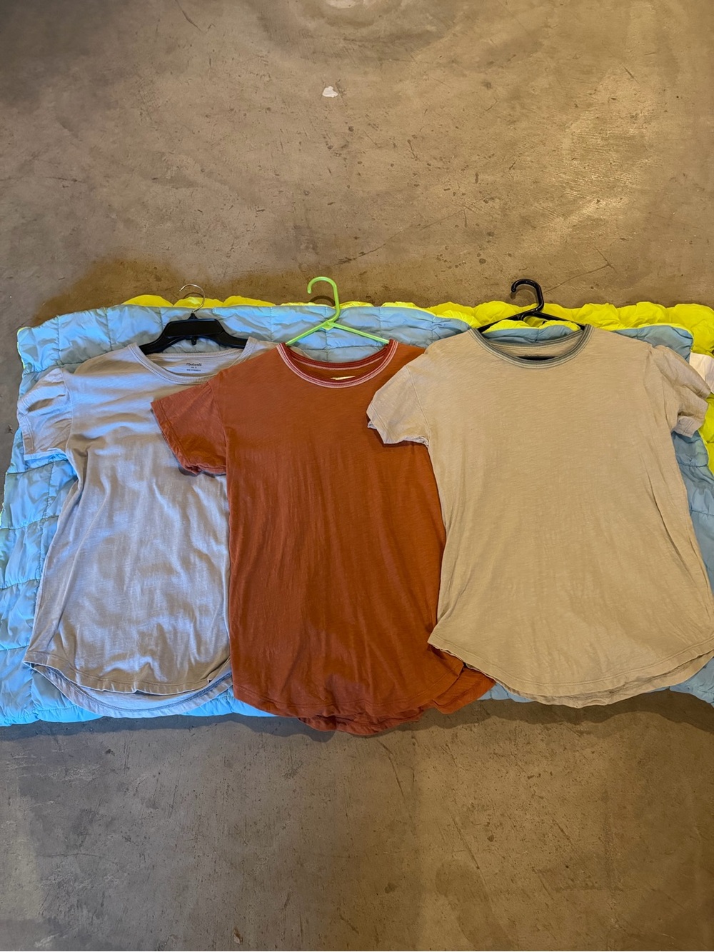 EUC THREE Madewell Short-Sleeve Crewneck Tees in Rust, Light Blue, Size small